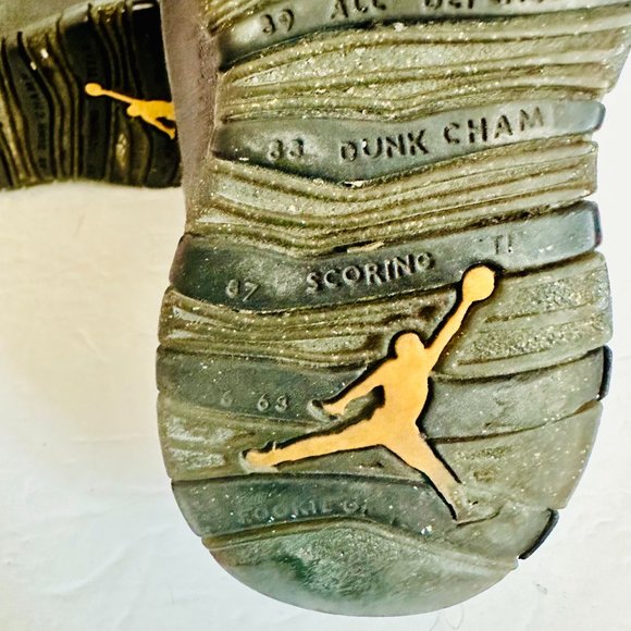 EUC NIKE AIR JORDAN 10 RETRO NYC NEW YORK CITY SNEAKERS BLACK GOLD 5Y 310806-012 main image 6